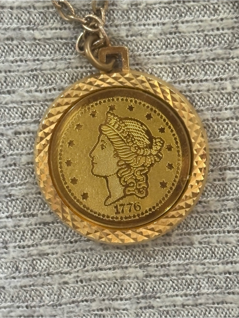 Vintage gold tone 1776 bicentennial Twenty D Liberty coin replica chain necklace
